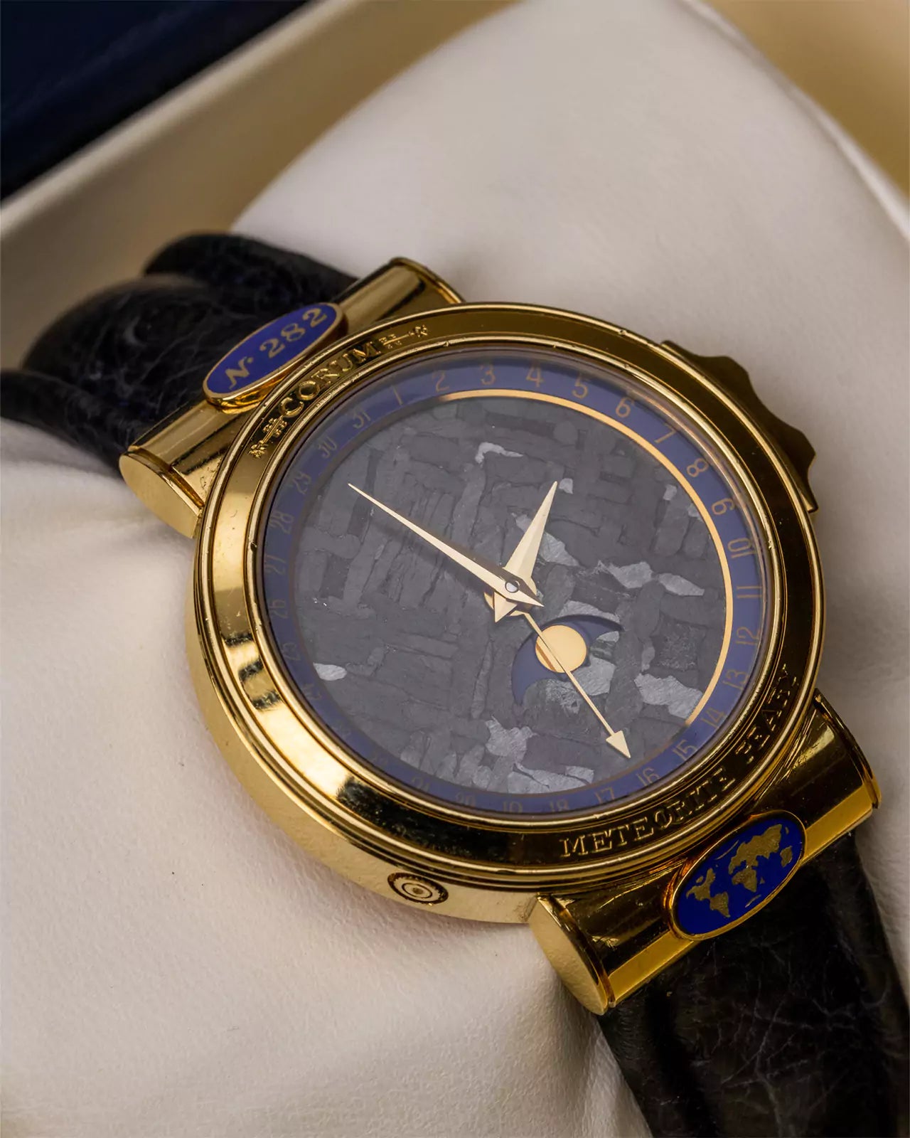 Uhr bei Watch Out Corum Meteoriten Zifferblatt 61.450.56