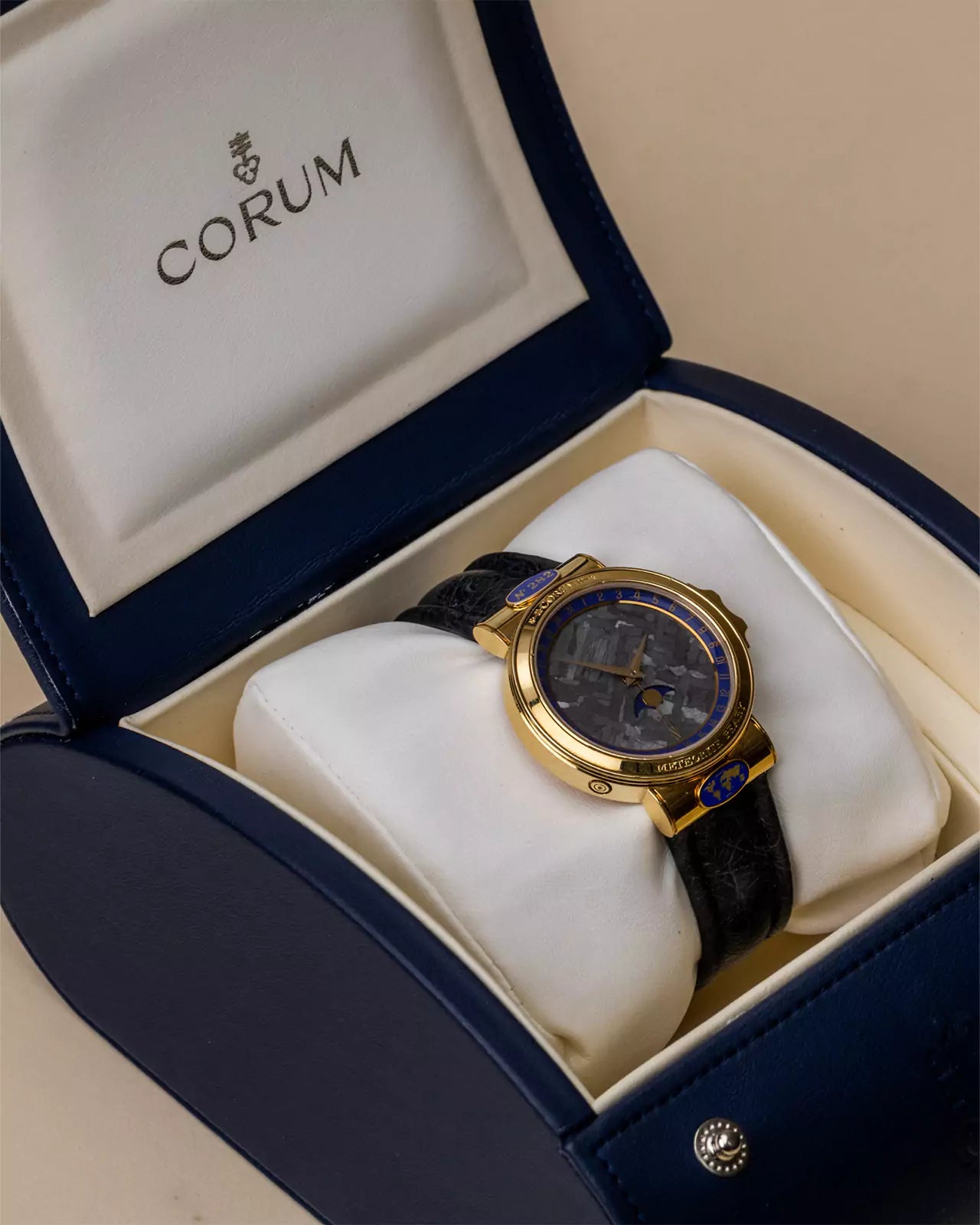 Uhr bei Watch Out Corum Meteoriten Zifferblatt 61.450.56 mit Box