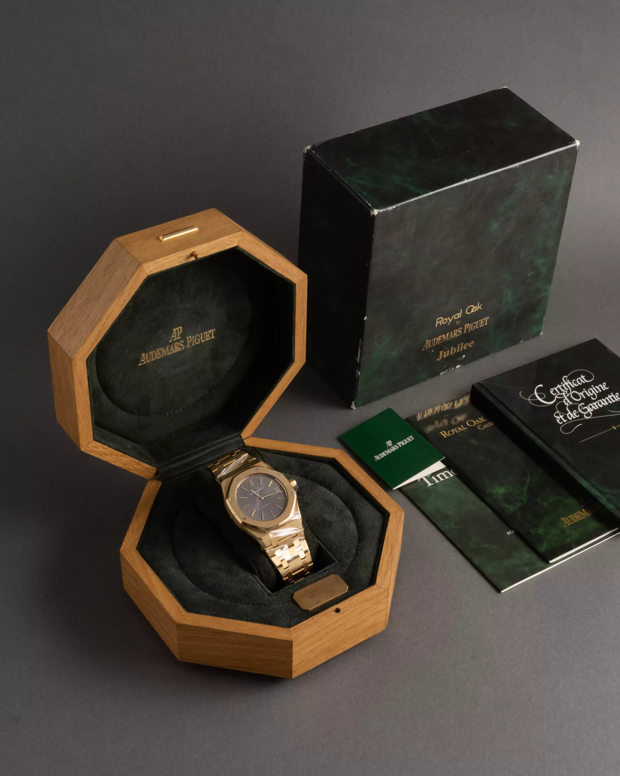 Audemars Piguet Royal Oak "Jumbo" 14802BA.OO.0944BA.01