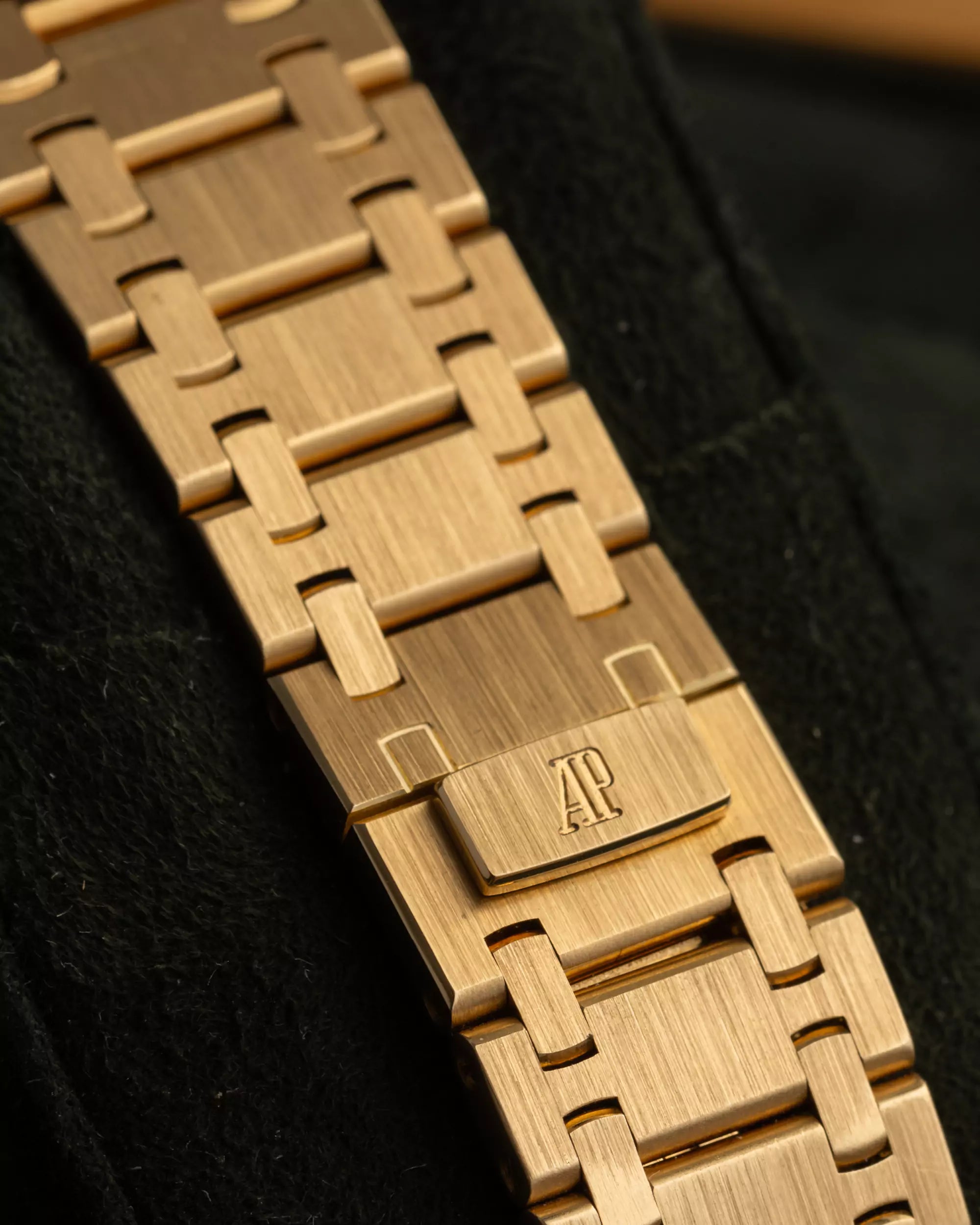 Audemars Piguet Royal Oak "Jumbo" 14802BA.OO.0944BA.01