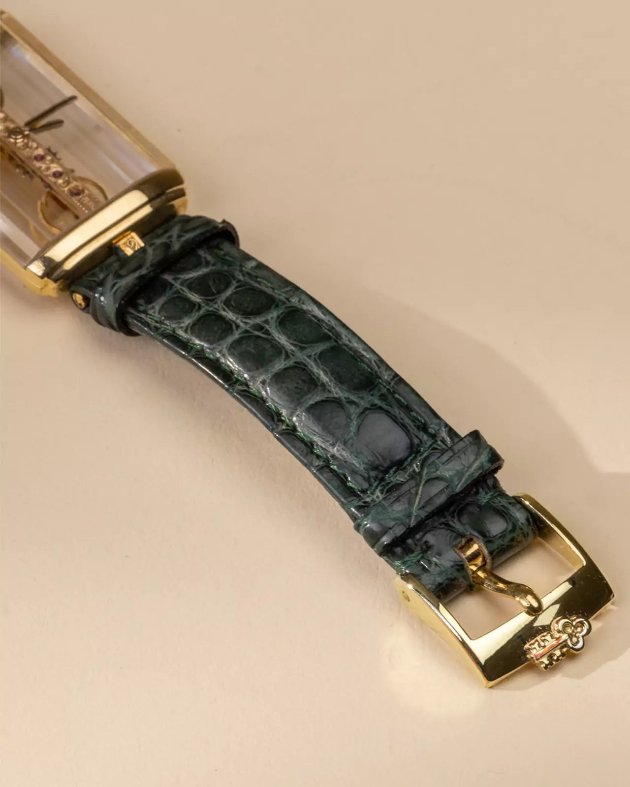 Corum Golden Bridge goldene Schließe